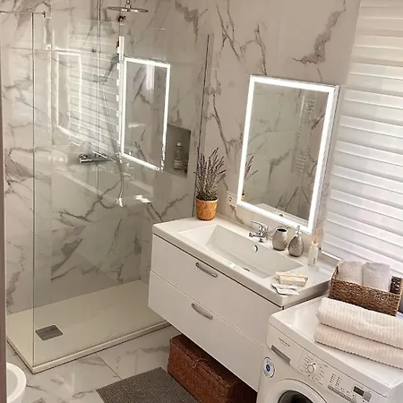 Dina's Flower House بيت للعطل *