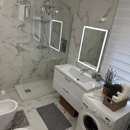 Dina's Flower House بيت للعطل *