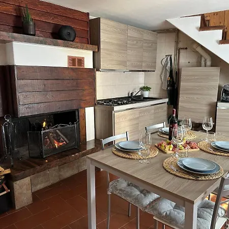 Dina's Flower House ليرنا