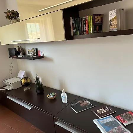 بيت للعطل Dina's Flower House ليرنا