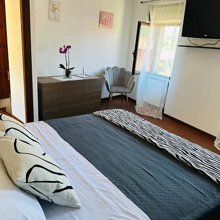 Dom wakacyjny Dina's Flower House *