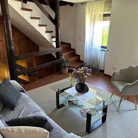 Dom wakacyjny Dina's Flower House